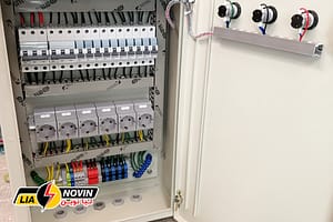 داخل تابلو توزیع برق نصب شده دیواری - نمونه کارهای لیا نوین