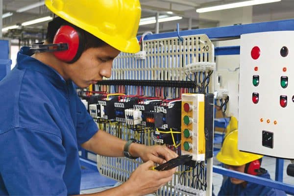 ویژگی ها و تخصص یک برقکار کاربلد