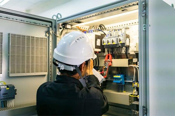 چه ویژگی هایی باید در برقکاران صنعتی منطقه عباس آباد وجود داشته باشد؟